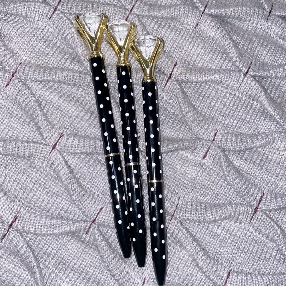 💎 Diamond Writing Pens. Black & White Polka Dot. Black ink, brand new.
